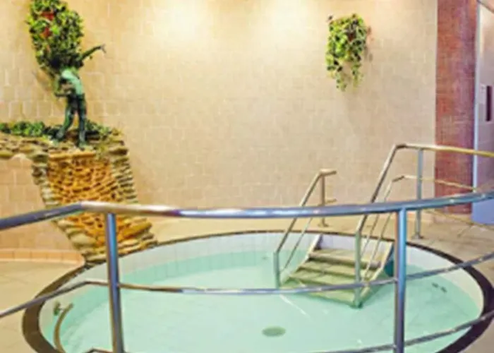 Отель Greenhills 4*