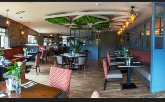 Отель Greenhills 4*